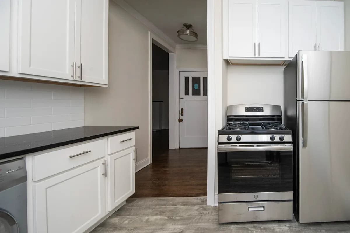 1130-32 Maple Ave, Apt 1130-1 — photo 3