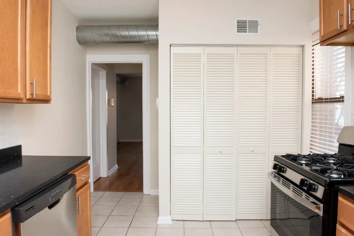 1249 W. Henderson St, Apt 1 — photo 4