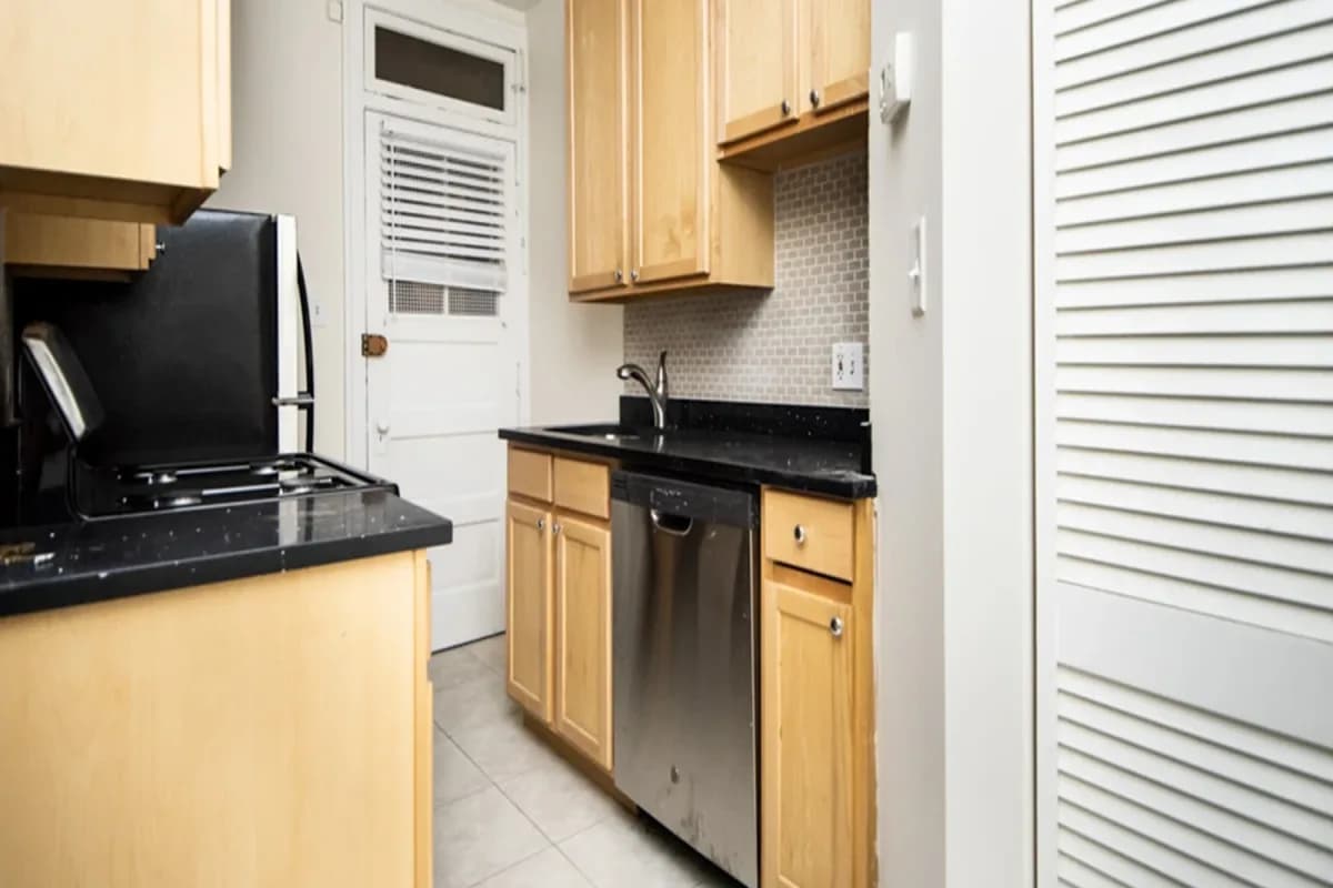 1251 W. Henderson St, Apt 2 — photo 1