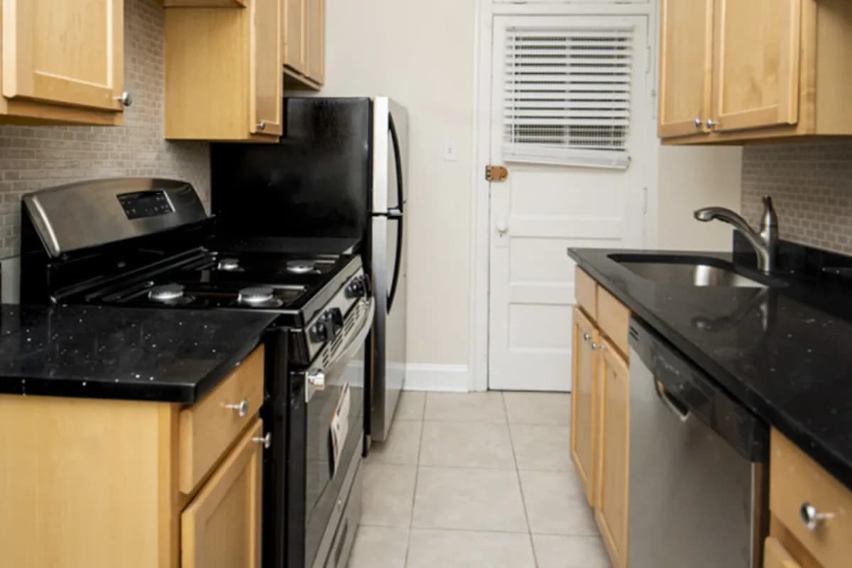 1251 W. Henderson St, Apt 2 — photo 2