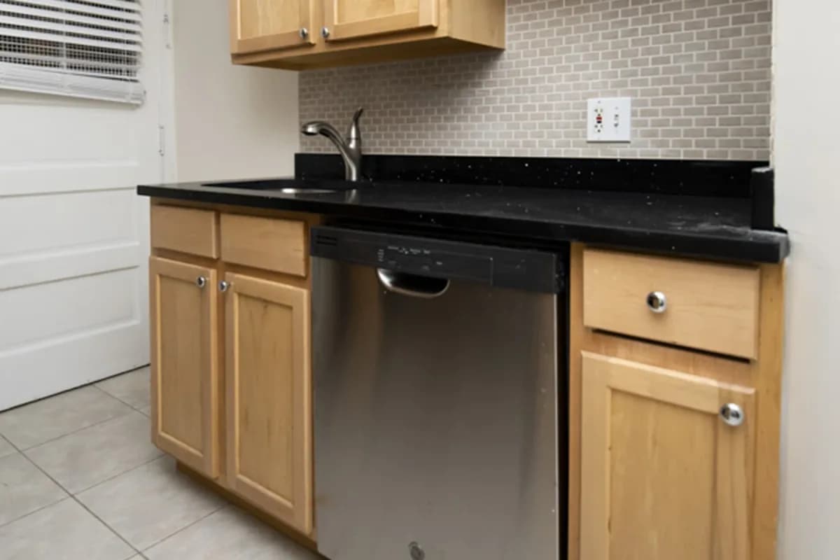 1251 W. Henderson St, Apt 2 — photo 4