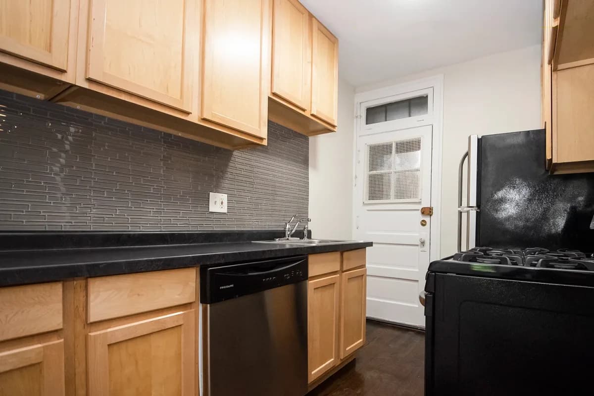 1253 W. Henderson St, Apt 1 — photo 2