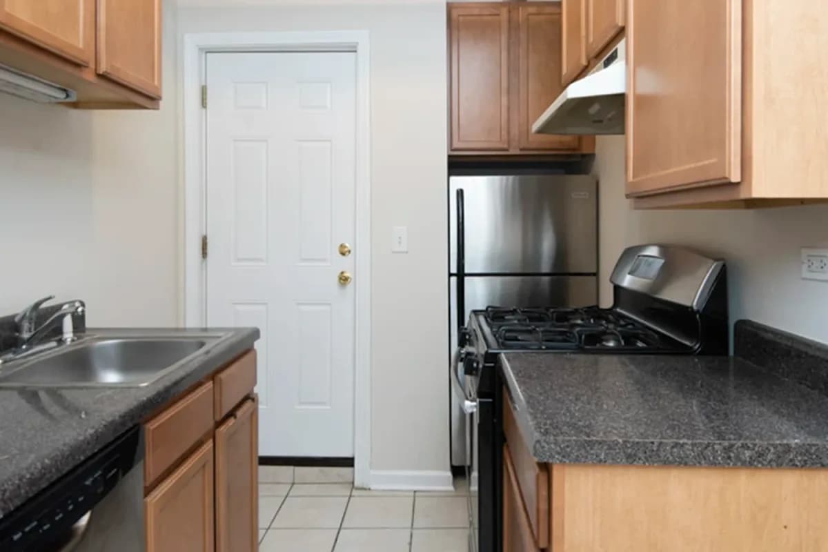 1253 W. Henderson St, Apt G — photo 1