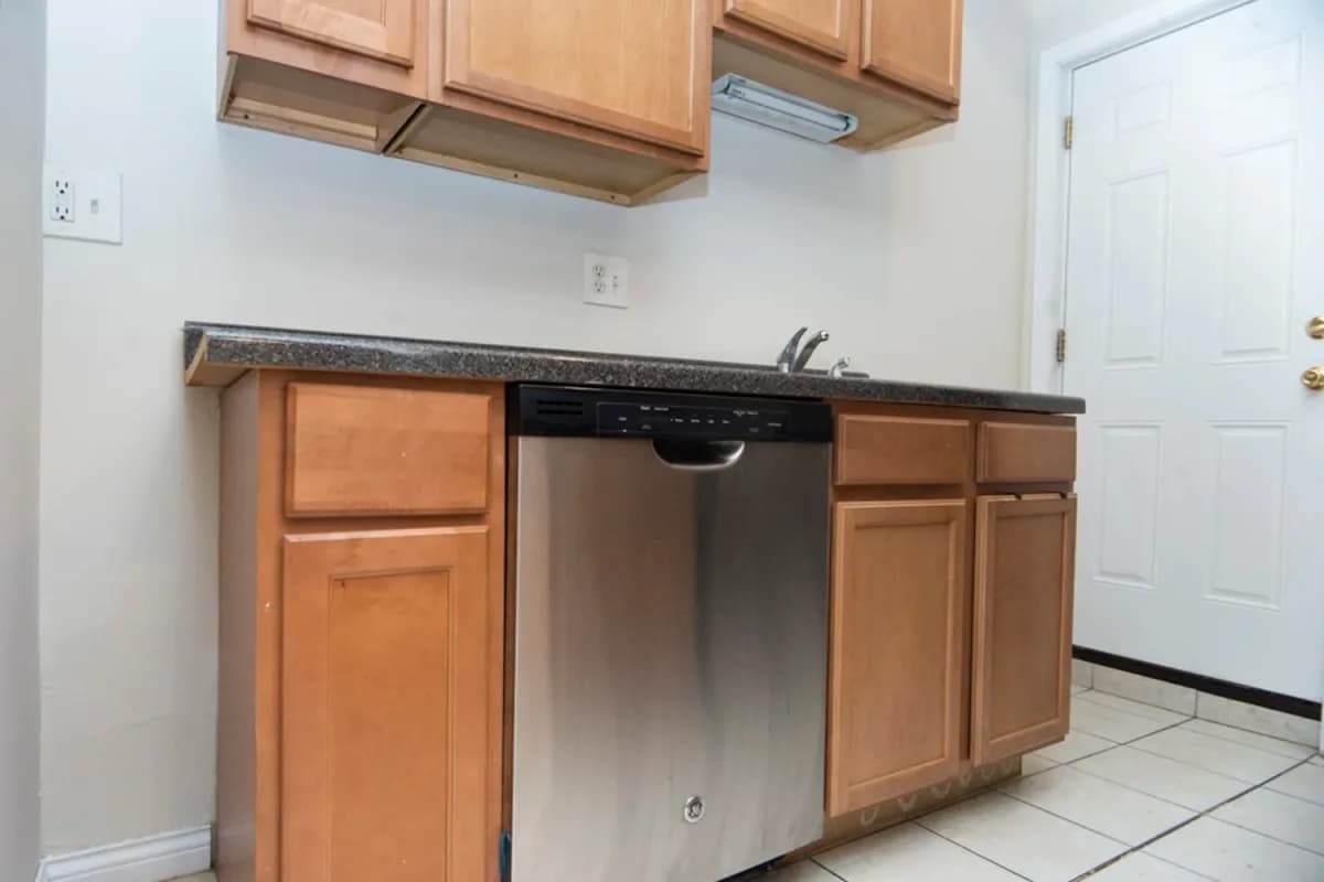 1253 W. Henderson St, Apt G — photo 2