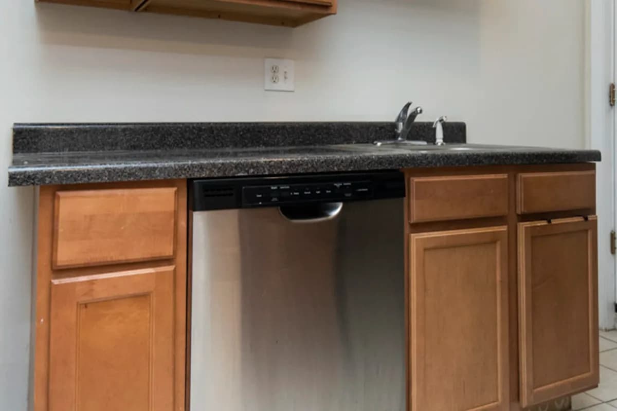 1253 W. Henderson St, Apt G — photo 3