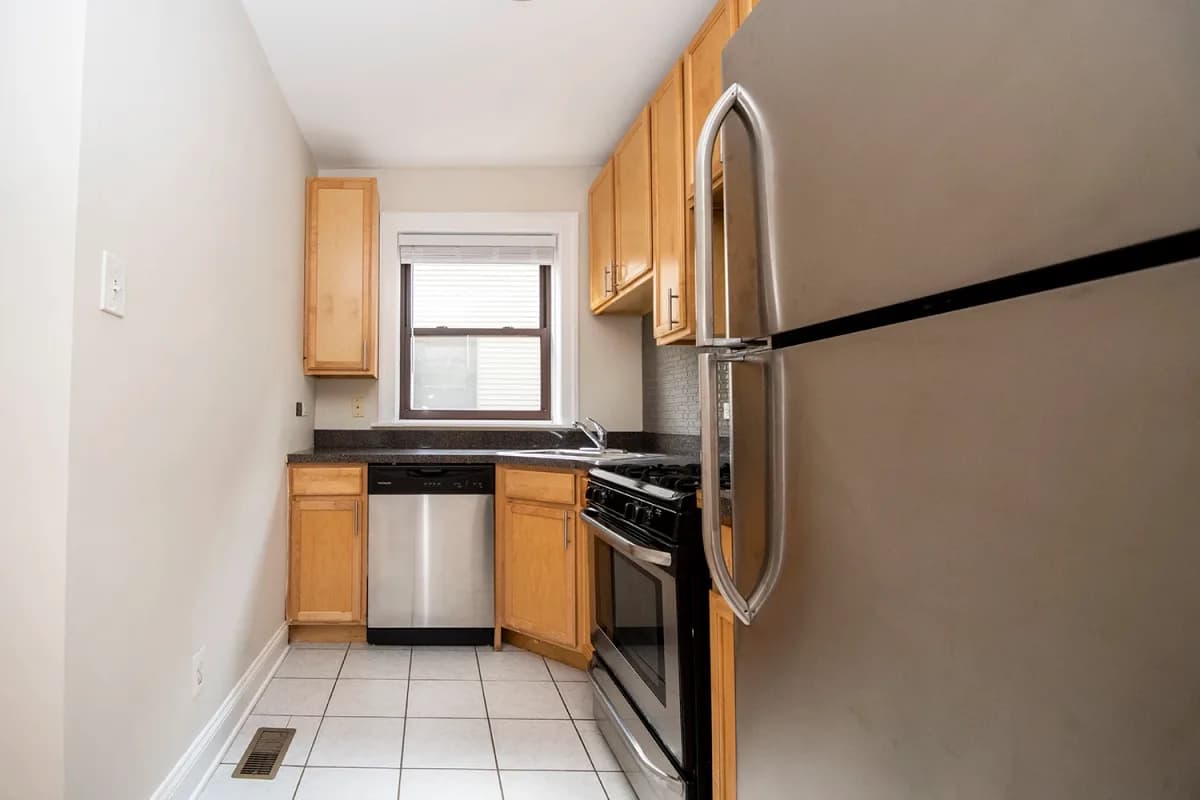 1255 W. Henderson St, Apt 1 — photo 2