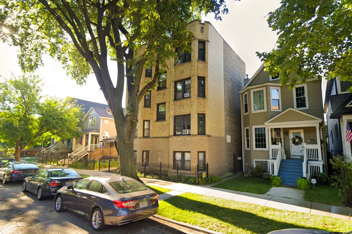 1909-13 W. Larchmont Ave apartment building