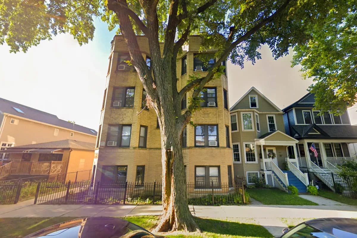 1909-13 W. Larchmont Ave apartment building