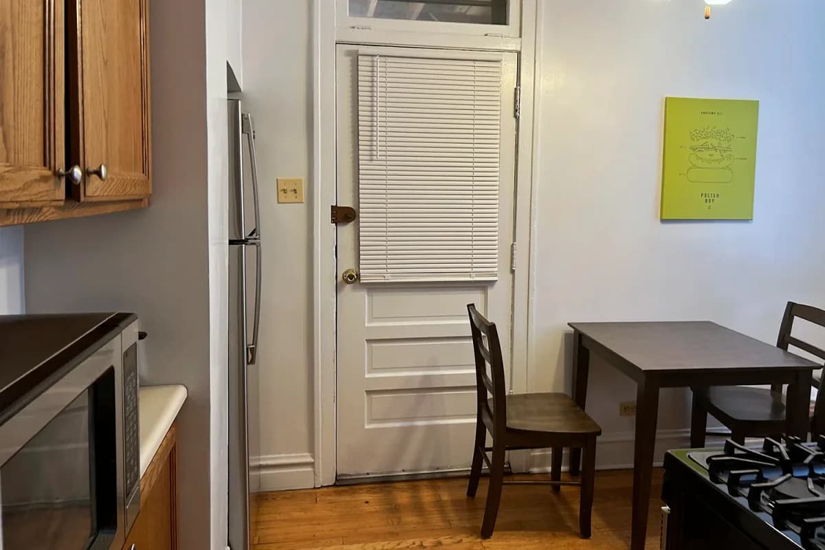 1909-13 W. Larchmont Ave, Apt 1a — photo 3