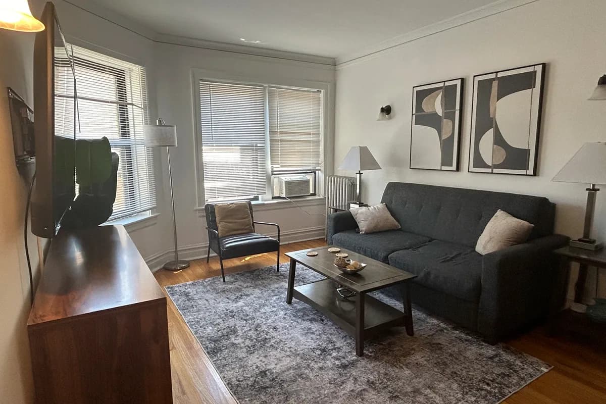 1909-13 W. Larchmont Ave, Apt 2b — photo 3