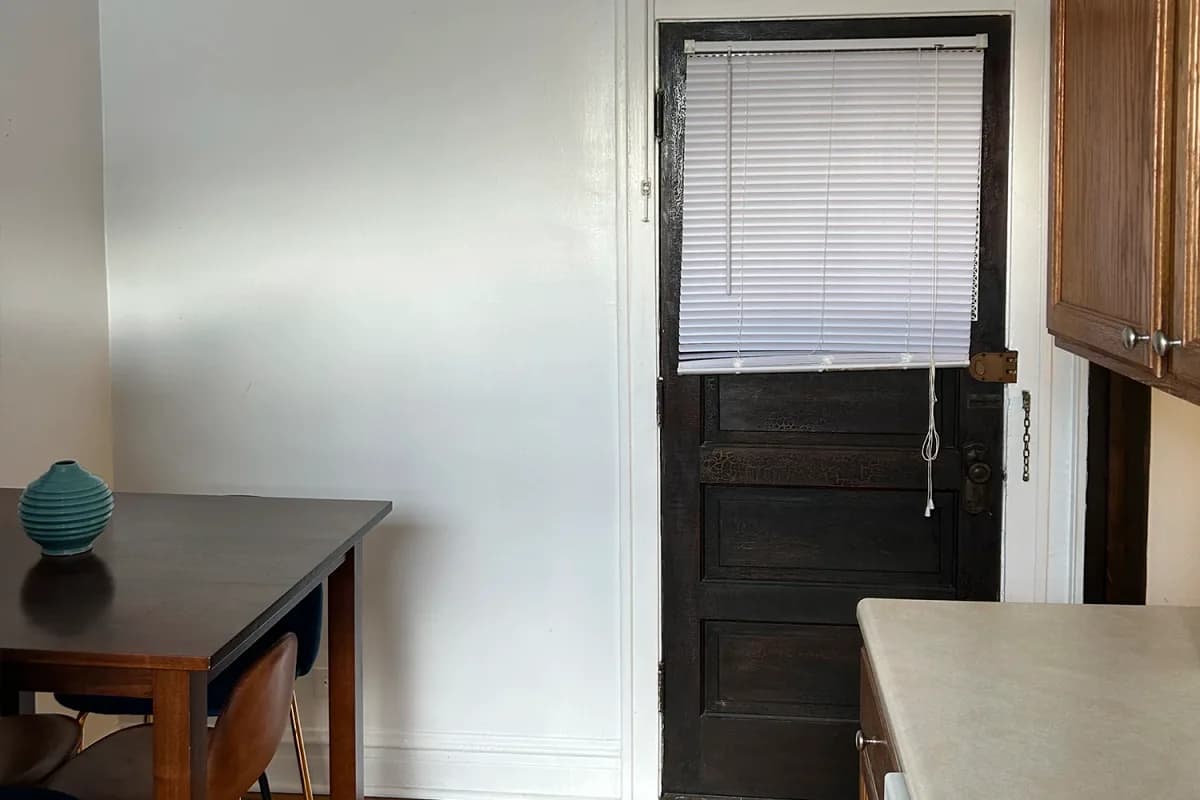 1909-13 W. Larchmont Ave, Apt 3 — photo 4