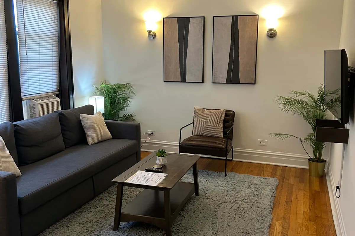 1909-13 W. Larchmont Ave, Apt 3 — photo 5