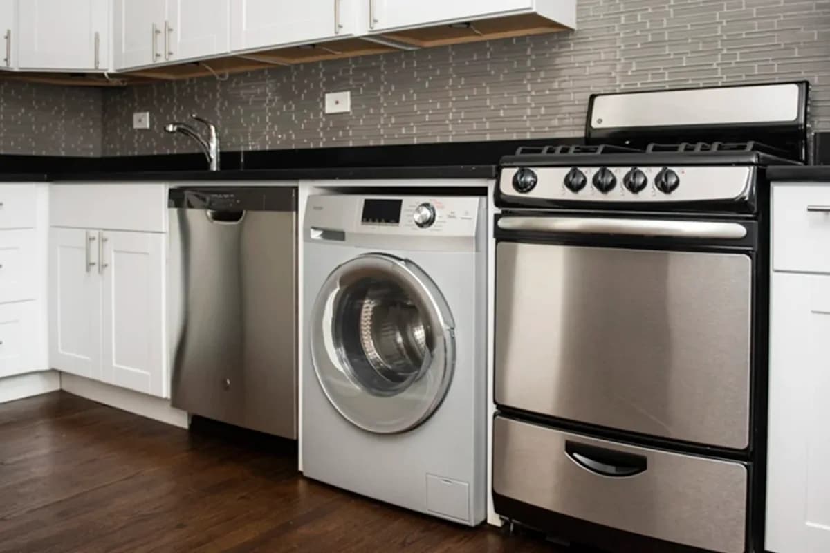 2129 N. Dayton St, Apt 105 — photo 1