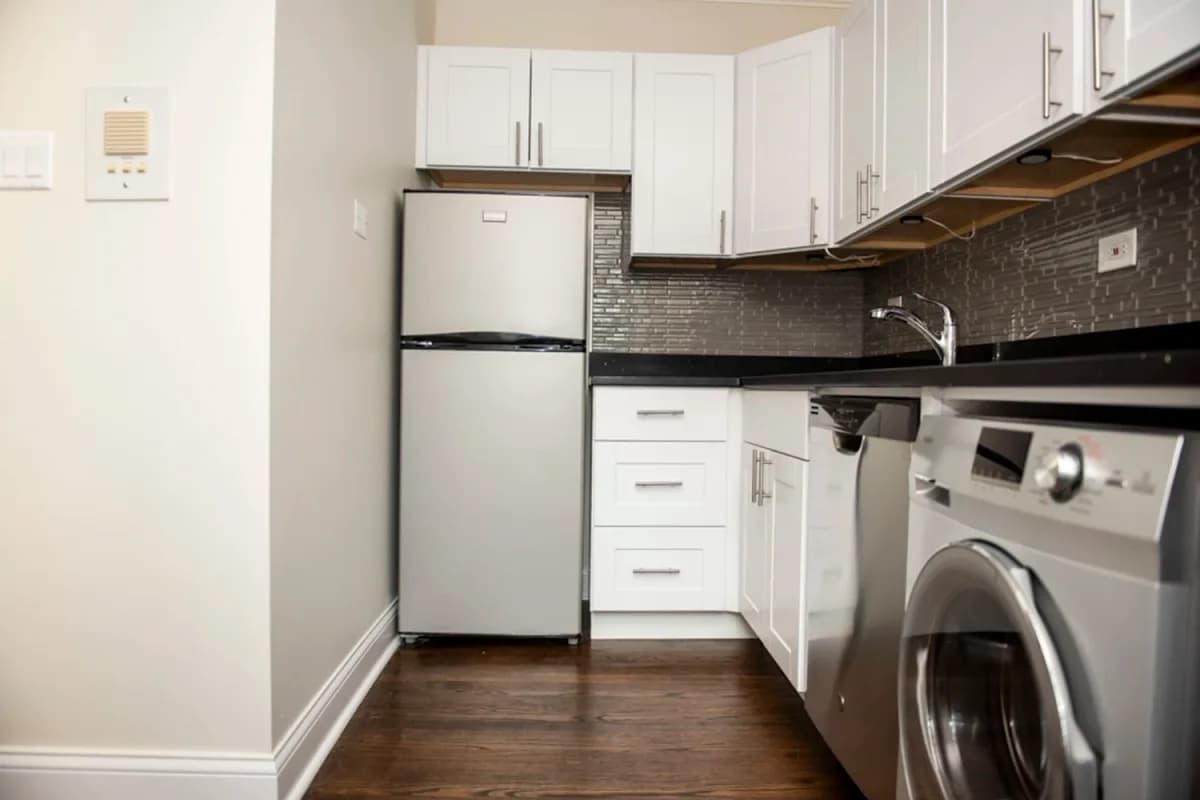 2129 N. Dayton St, Apt 105 — photo 2