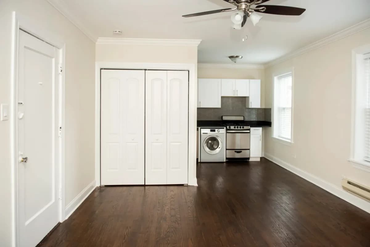 2129 N. Dayton St, Apt 105 — photo 3