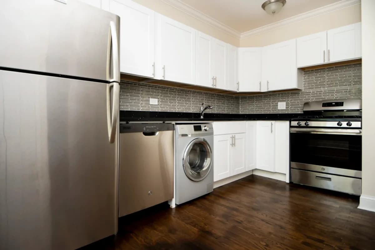 2129 N. Dayton St, Apt 107 — photo 2