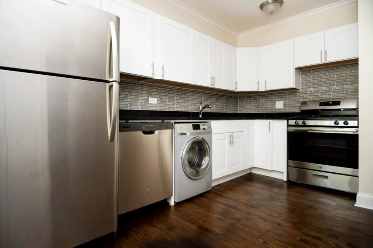 2129 N. Dayton St, Apt 201 — photo 2