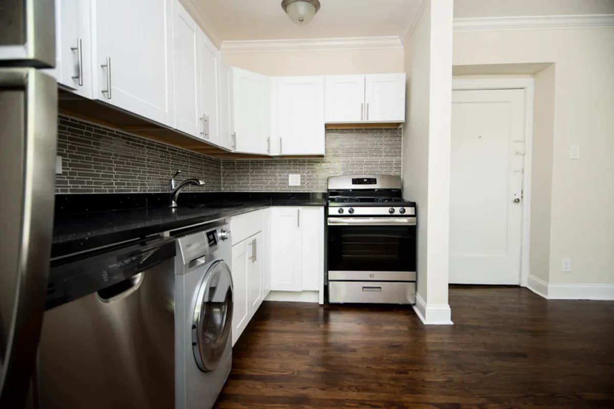 2129 N. Dayton St, Apt 202 — photo 3