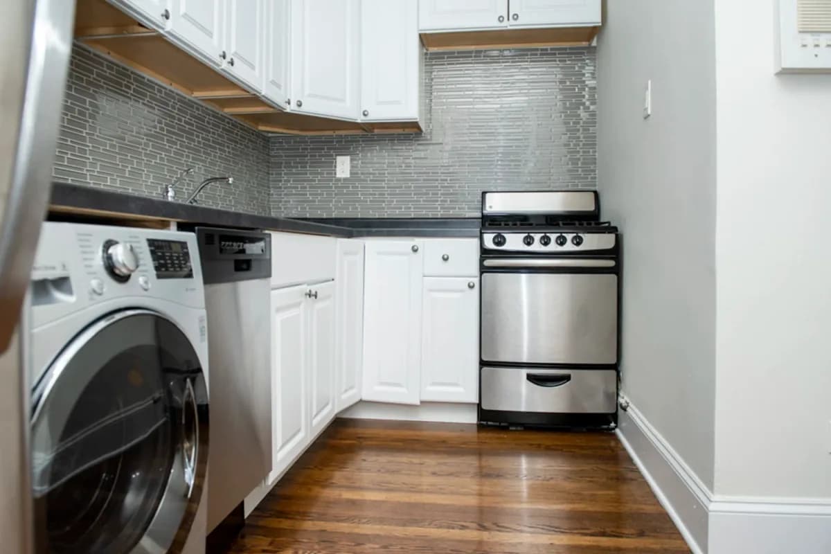 2129 N. Dayton St, Apt 203 — photo 2
