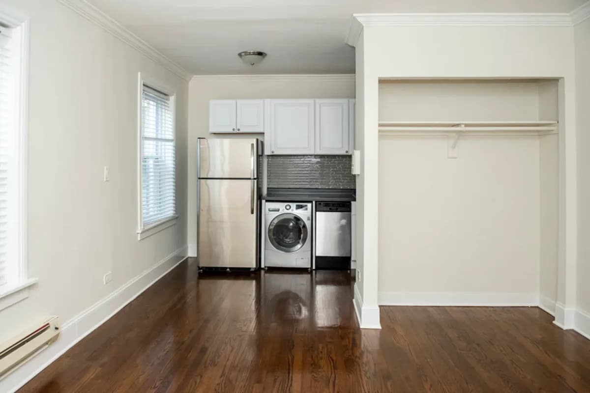 2129 N. Dayton St, Apt 203 — photo 3
