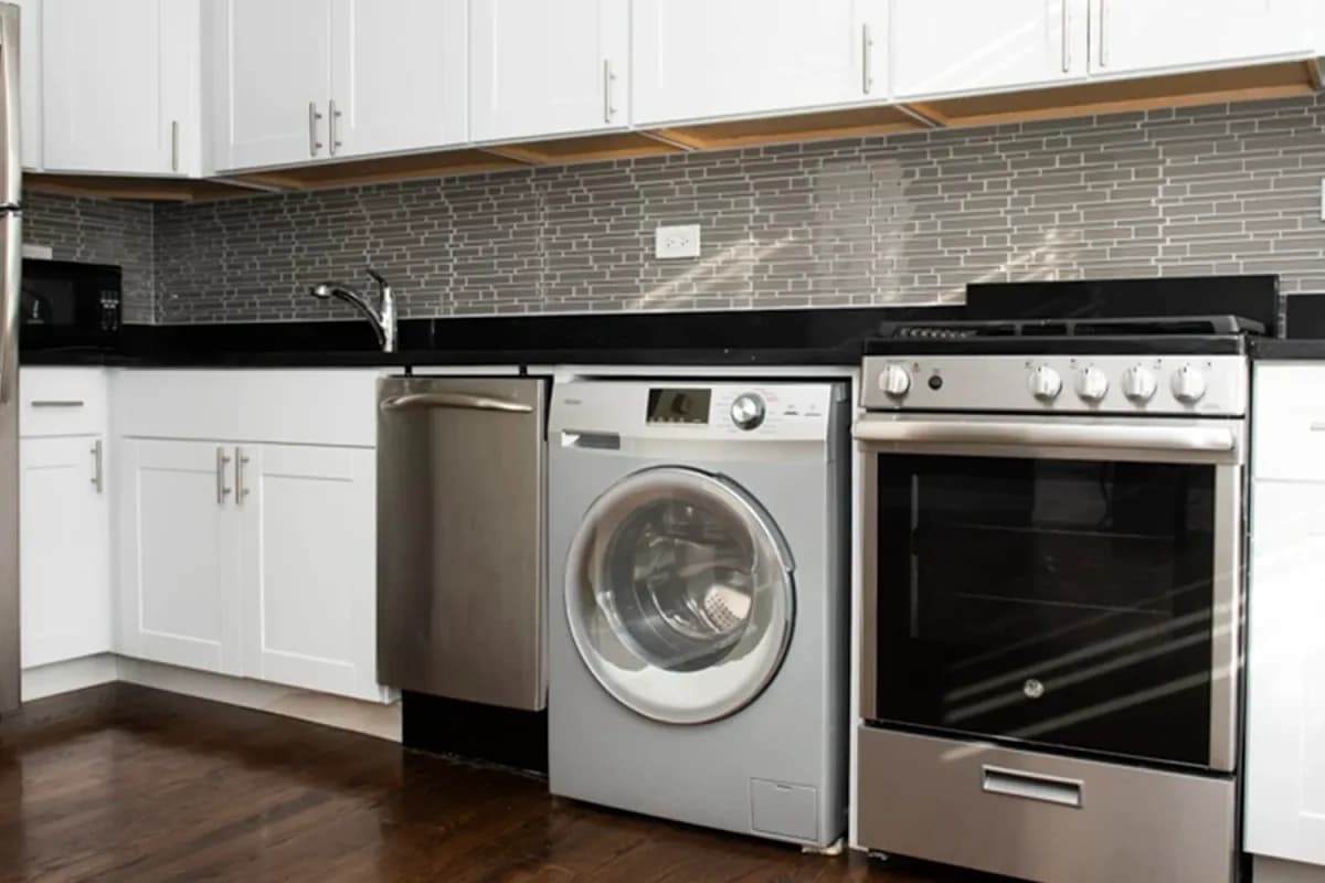 2129 N. Dayton St, Apt 206 — photo 1