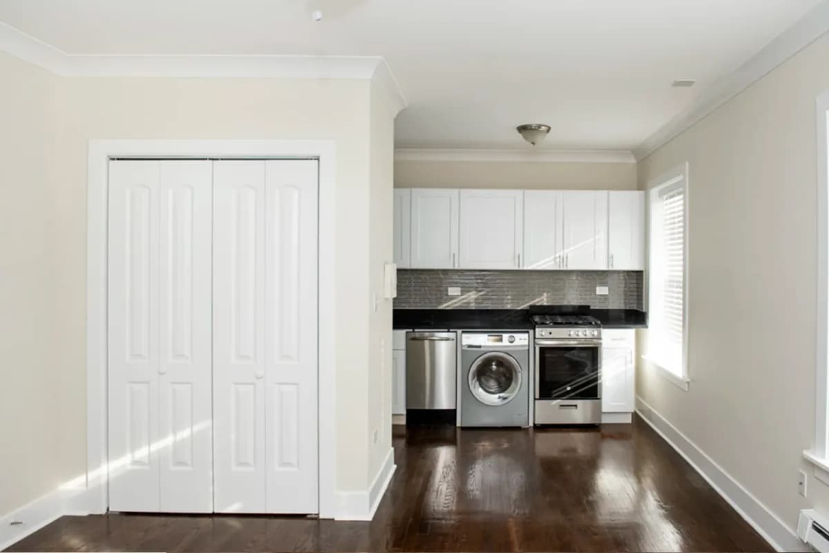 2129 N. Dayton St, Apt 206 — photo 3