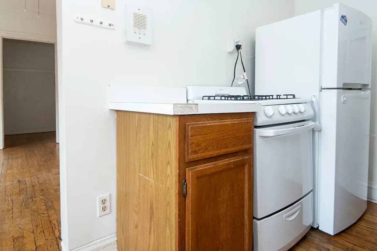 2129 N. Dayton St, Apt 208 — photo 1