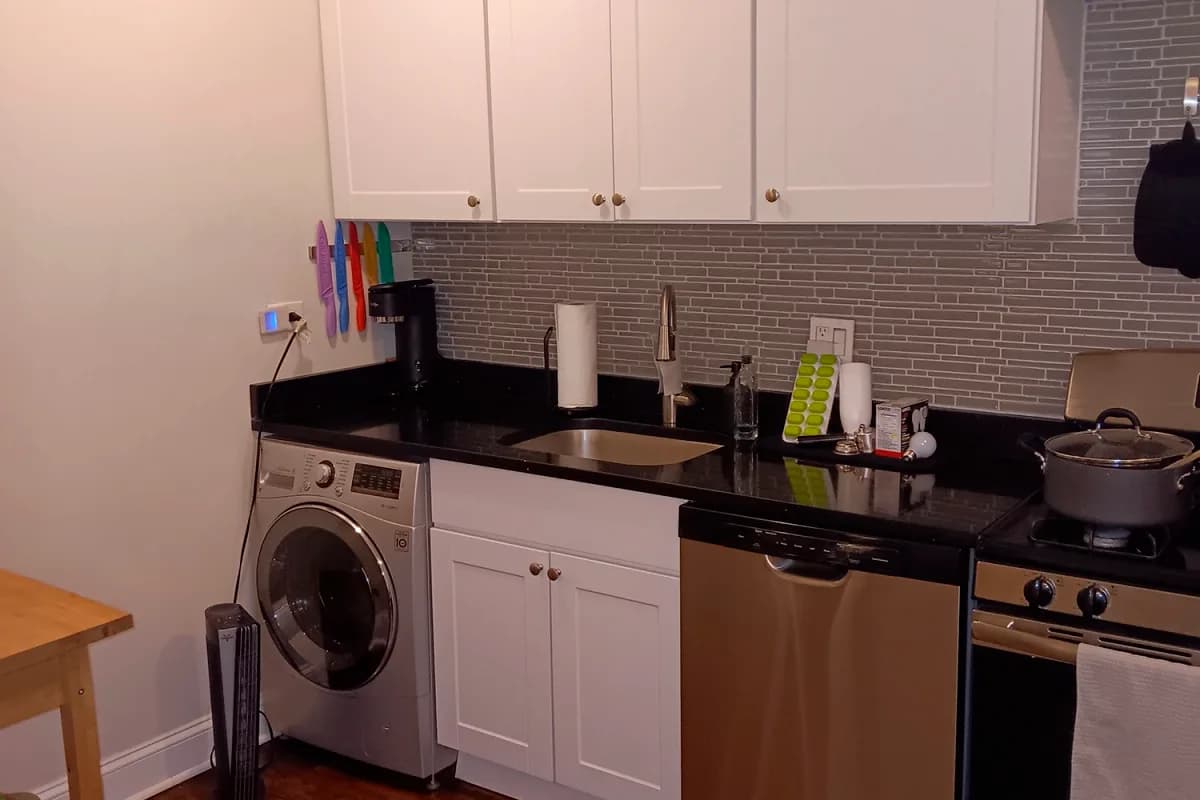 2129 N. Dayton St, Apt 302 — photo 2