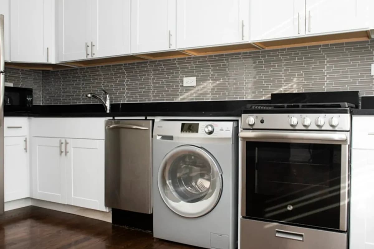 2129 N. Dayton St, Apt 305 — photo 1