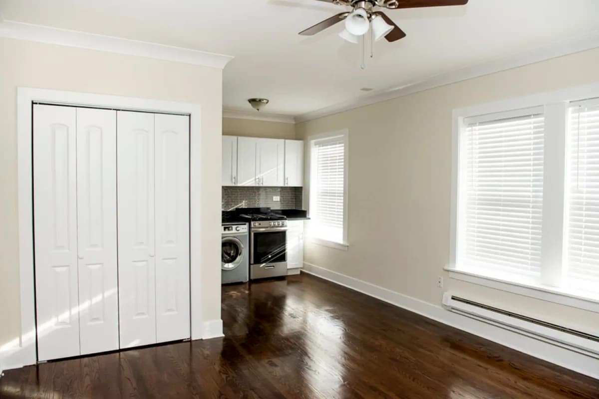 2129 N. Dayton St, Apt 305 — photo 2