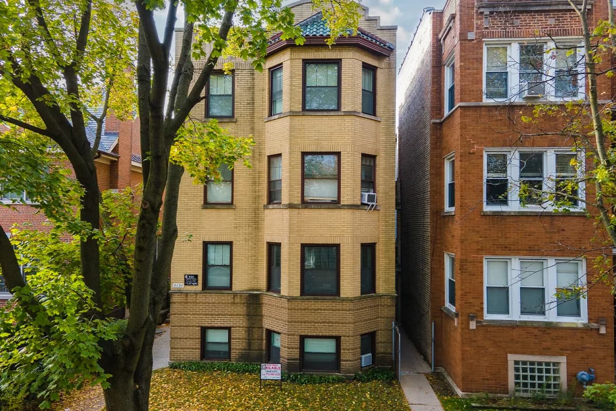 2131 W. Giddings St apartment building