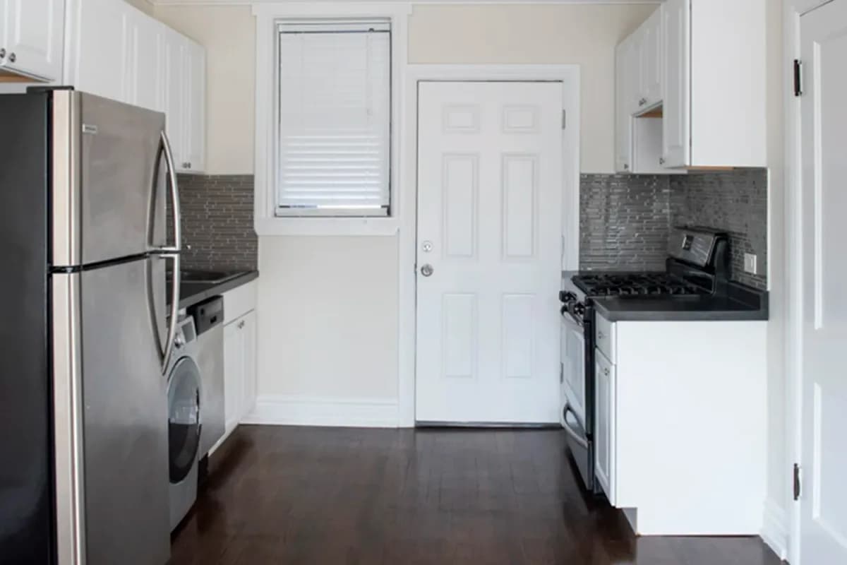 2535-37 N. Seminary Ave, Apt 1 — photo 1