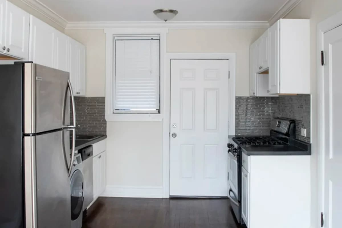 2535-37 N. Seminary Ave, Apt 2 — photo 1
