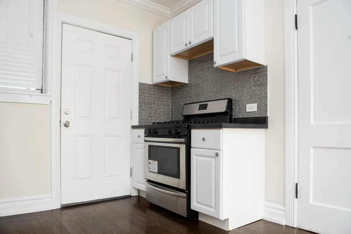 2535-37 N. Seminary Ave, Apt 3 — photo 4