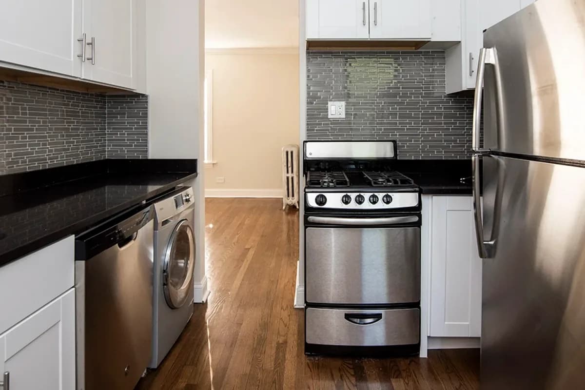 2535-37 N. Seminary Ave, Apt 1 — photo 1