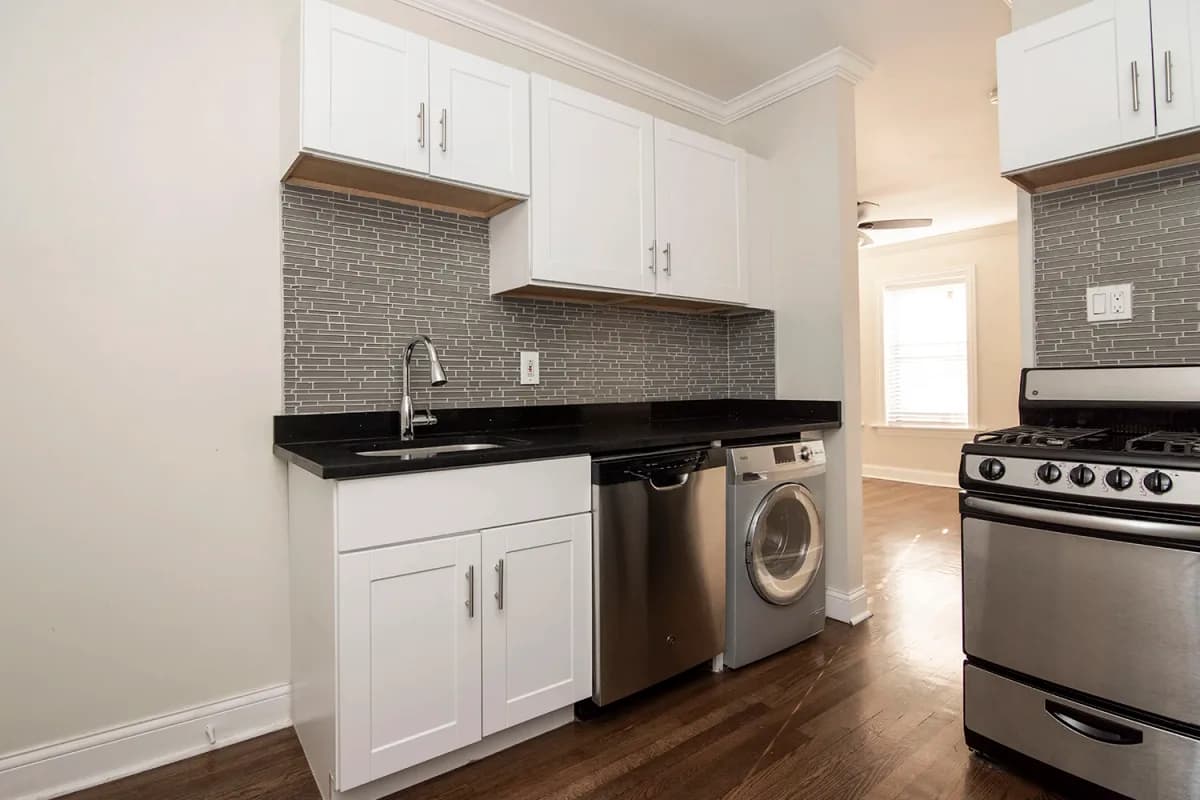2535-37 N. Seminary Ave, Apt 2 — photo 2