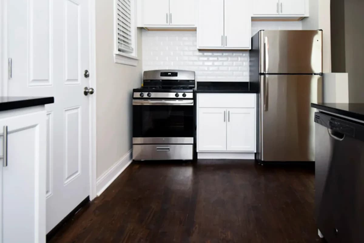 312-320 Lee St, Apt 2 — photo 1