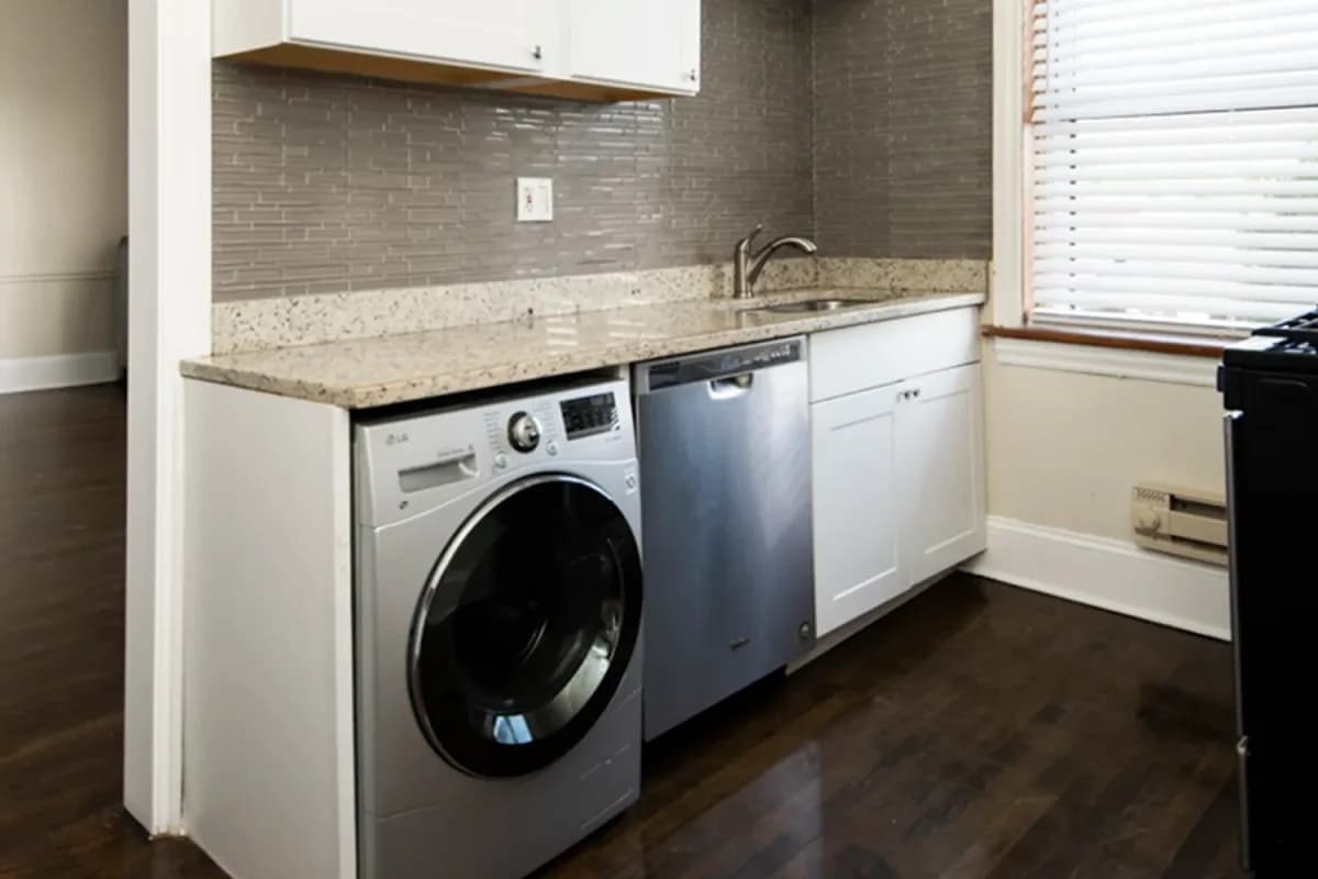 312-320 Lee St, Apt 3 — photo 1