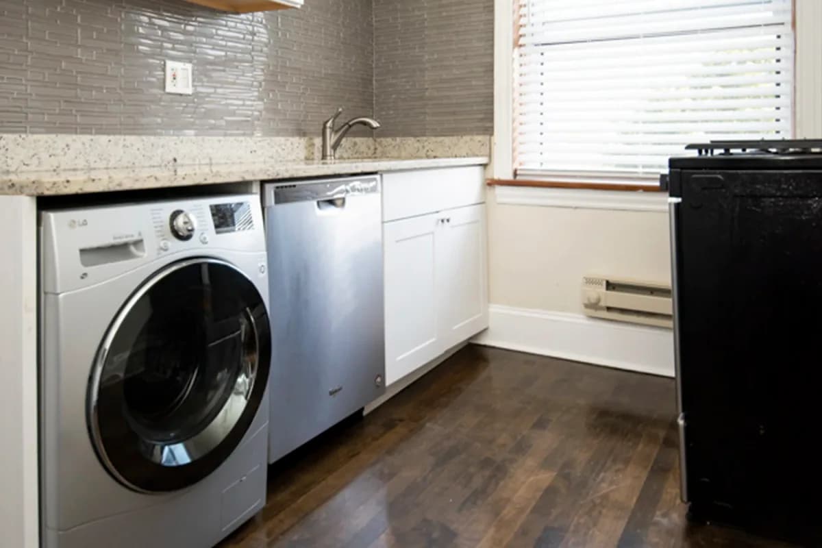 312-320 Lee St, Apt 3 — photo 3