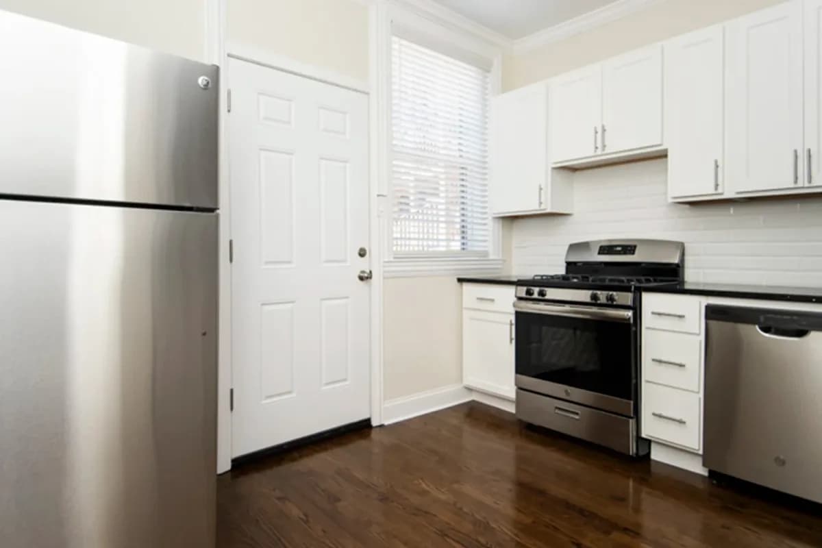 312-320 Lee St, Apt 1 — photo 1