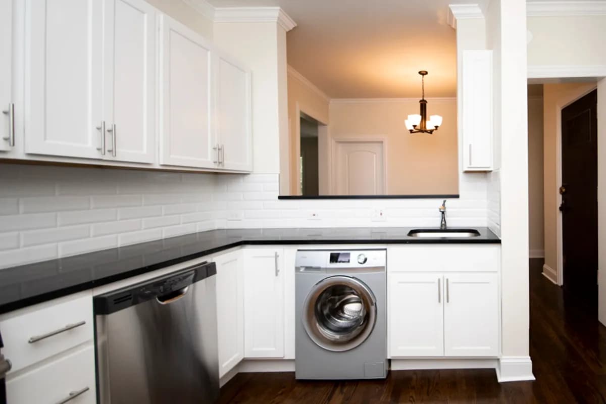 312-320 Lee St, Apt 1 — photo 2