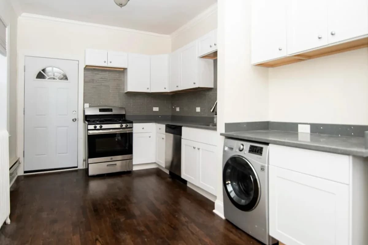312-320 Lee St, Apt 1 — photo 1