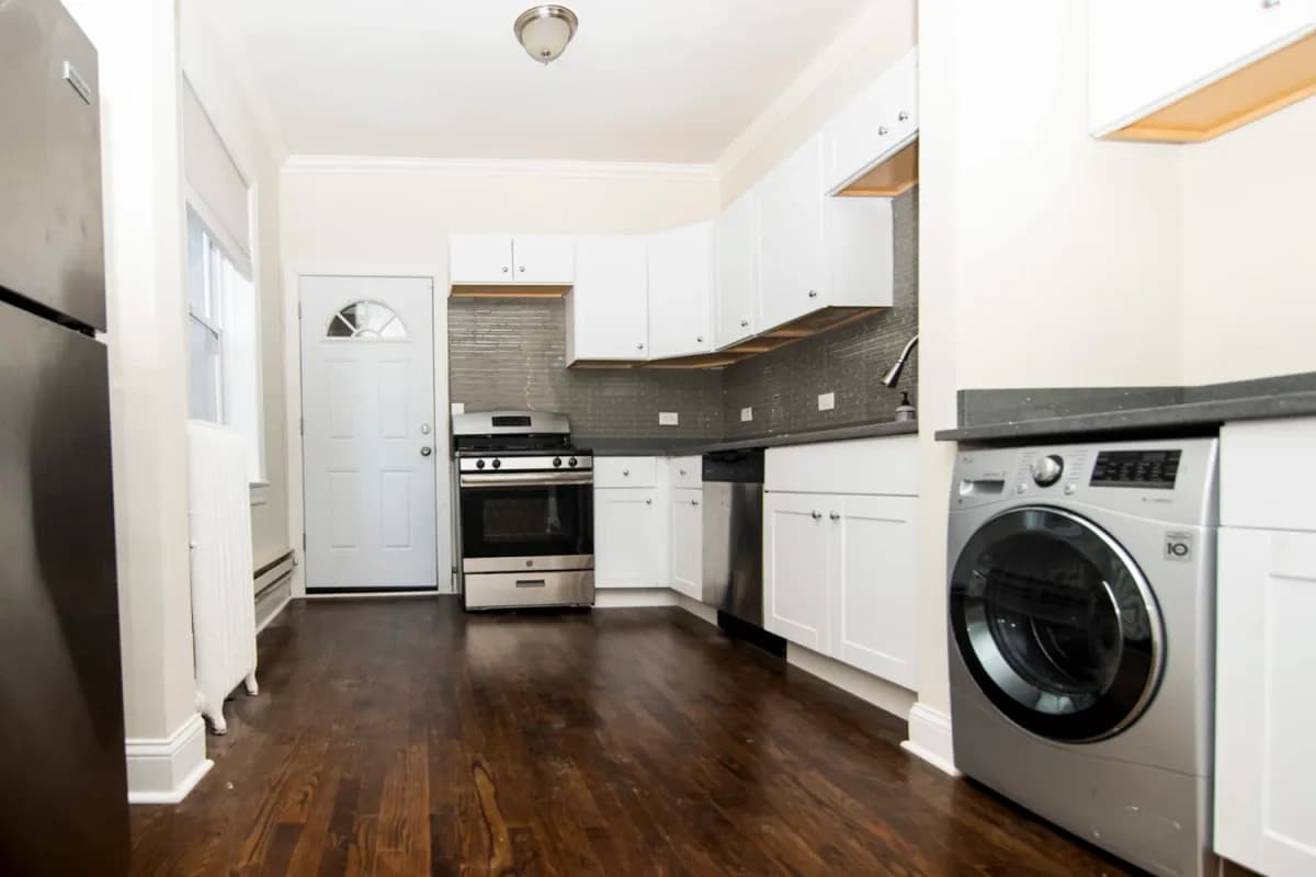 312-320 Lee St, Apt 1 — photo 2