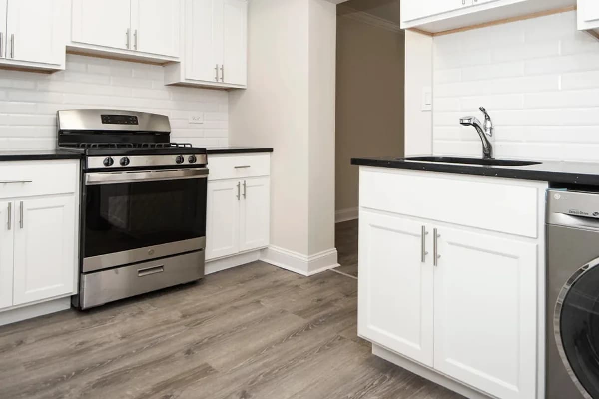 312-320 Lee St, Apt gdn — photo 1