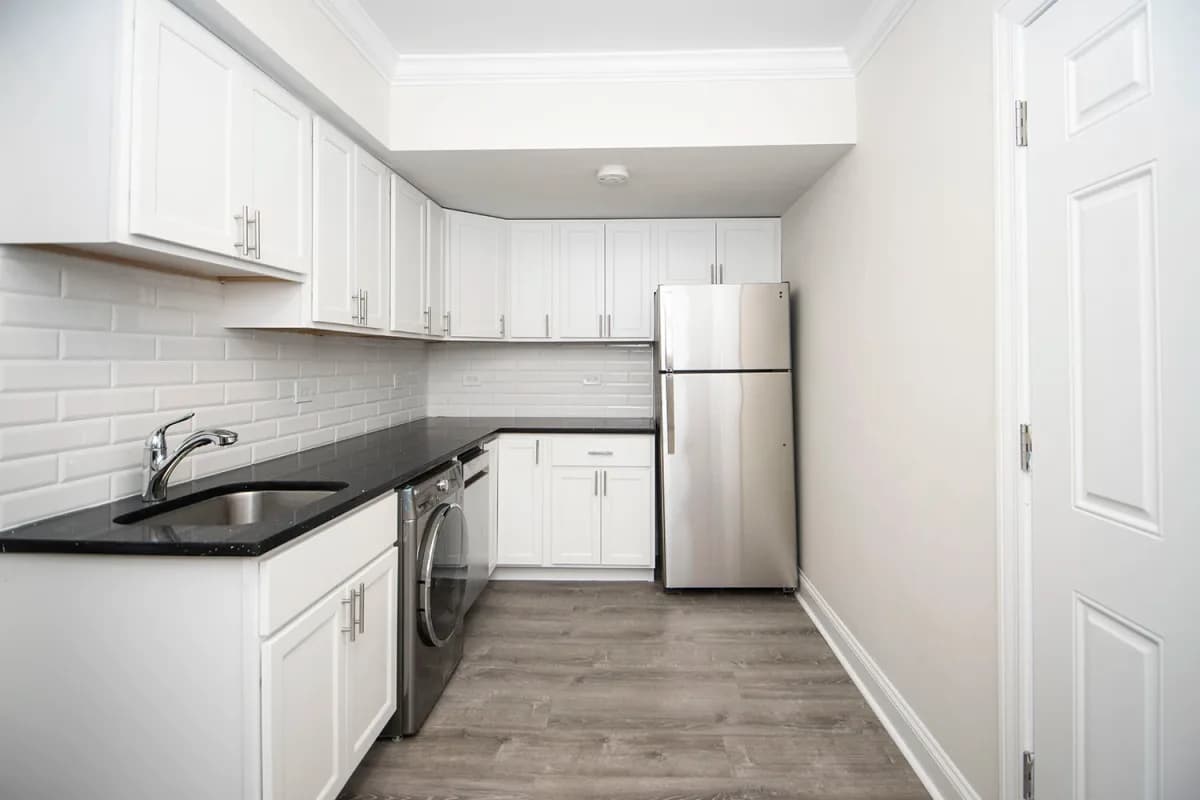 312-320 Lee St, Apt gdn — photo 2