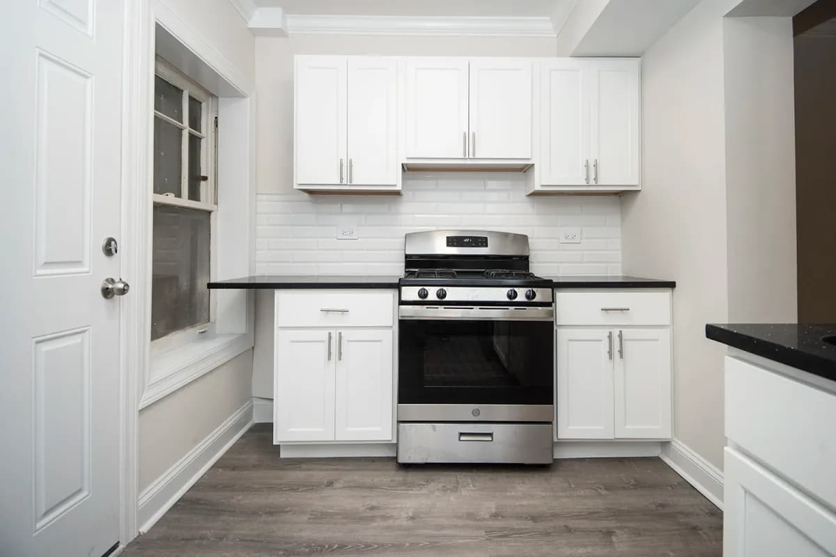 312-320 Lee St, Apt gdn — photo 3