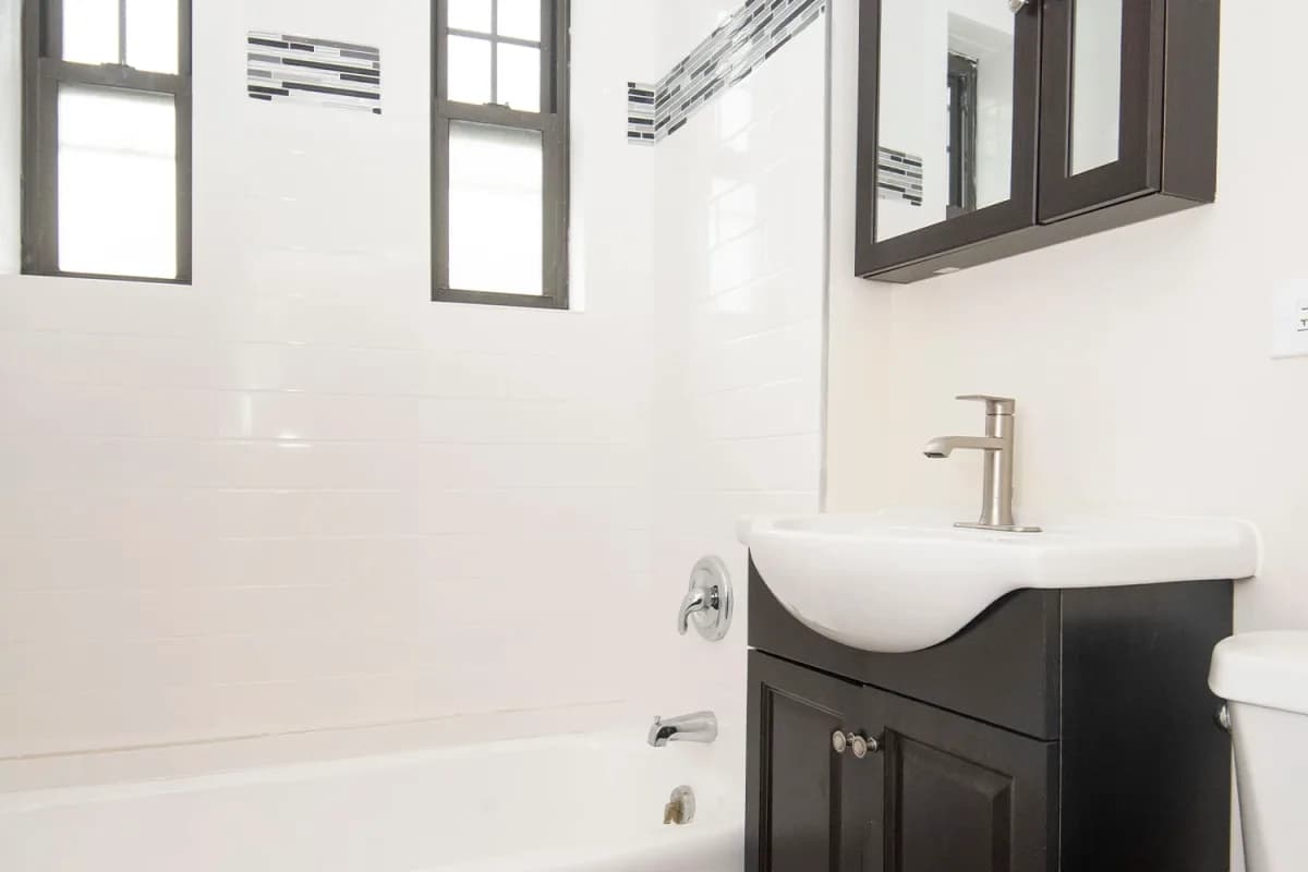 312-320 Lee St, Apt gdn — photo 4