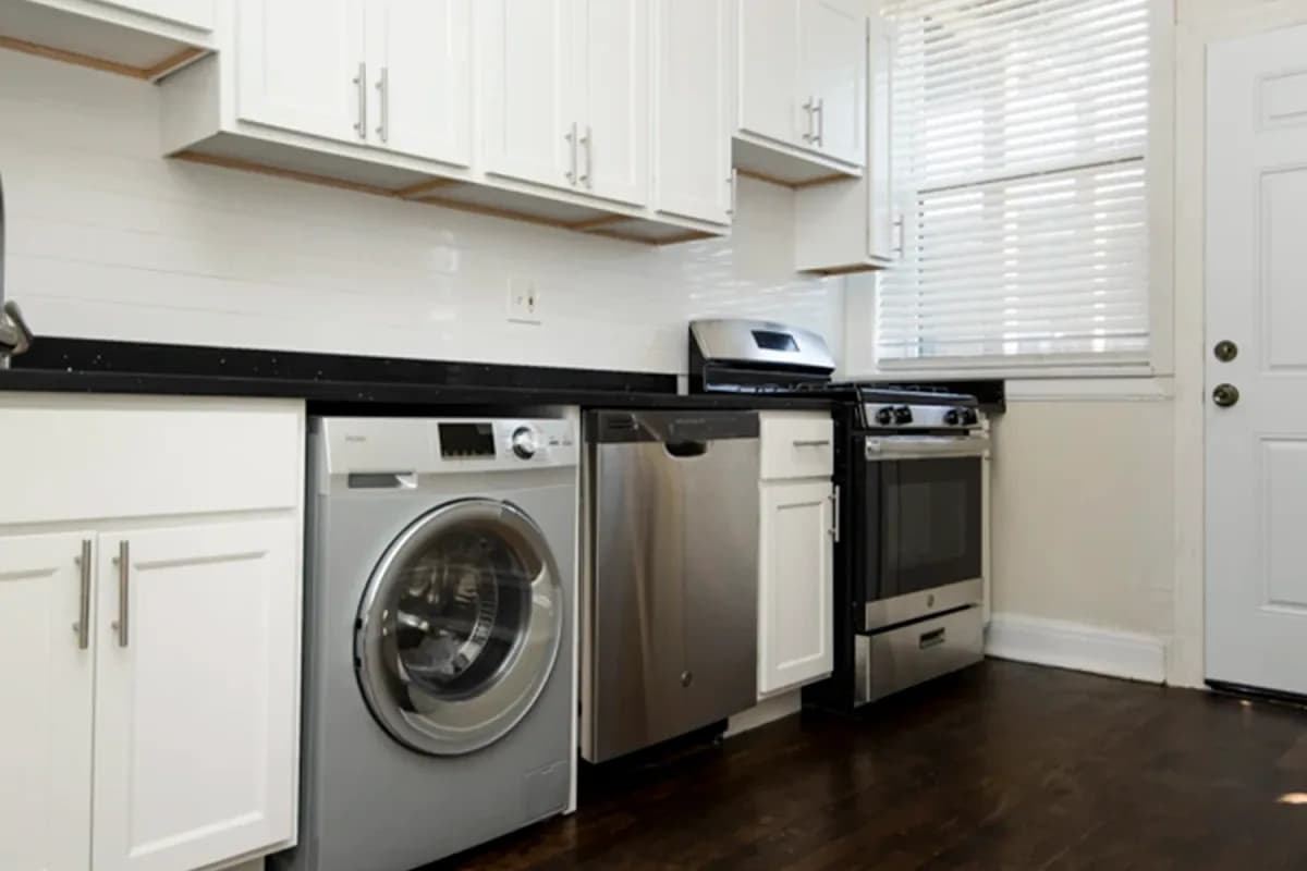 312-320 Lee St, Apt 1 — photo 1