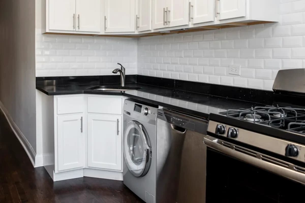 312-320 Lee St, Apt 3 — photo 1