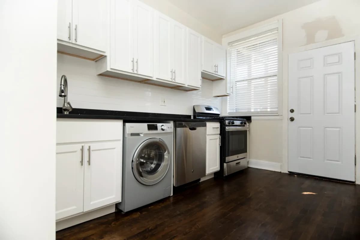 312-320 Lee St, Apt 3 — photo 2